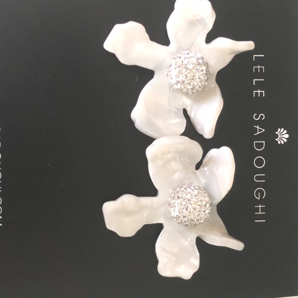 New Lele Sadoughi Crystal Lily Button Earr… - Picture 5 of 10